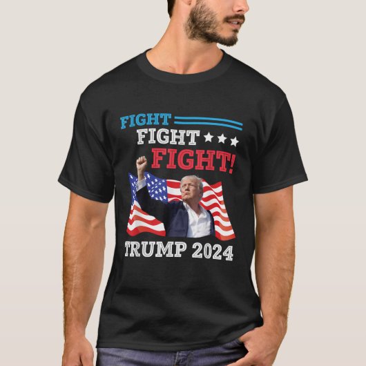 トランプ2024米国国旗とトランプの戦い Tシャツ (正面)
