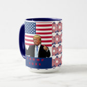 トランプ2024米国国旗の親指を上げる マグカップ (正面左)