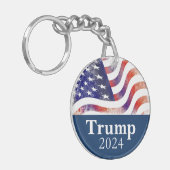 トランプ2024退色したアメリカ国旗のキャンペーン キーホルダー (正面左)