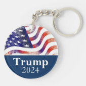 トランプ2024退色したアメリカ国旗のキャンペーン キーホルダー (裏面)