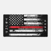 トランプ2024銃権芸術パーソナライズされた デスクマット (正面)