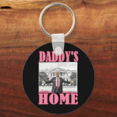 トランプ2024 Take America Ck Daddy's Home Trump Pink キーホルダー (正面)