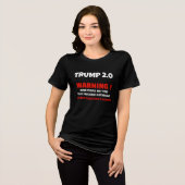 トランプ2.0警告の!鑑賞者の判断が助言される トライブレンドTシャツ (正面全面)