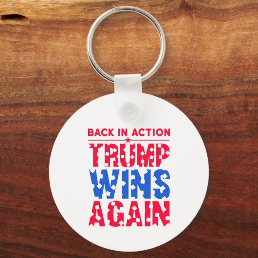 トランプ – アクションに戻るトランプが再び勝利 キーホルダー (裏面)