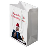 トランプ・クリスマス：彼はリストを作っている ミディアムペーパーバッグ (裏面アングル)