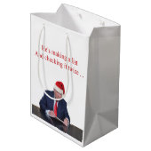 トランプ・クリスマス:彼はリストを作っている ミディアムペーパーバッグ (裏面アングル)