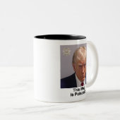 トランプ・マグカップ「このマグカップは毒されている」 ツートーンマグカップ (正面右)