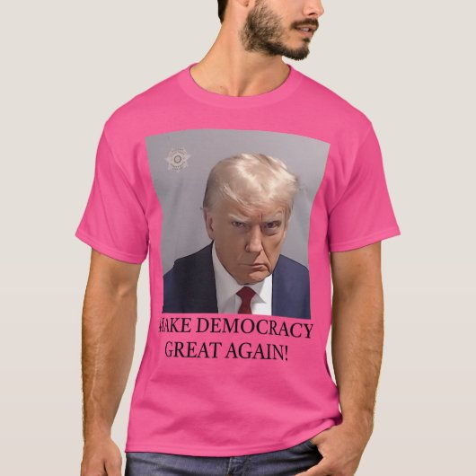 トランプ・マグショットが再び民主主義を素晴らし作る Tシャツ (正面)