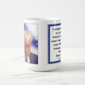 トランプ・マグショット、2023年8月24日の逮捕コメント コーヒーマグカップ (中央)