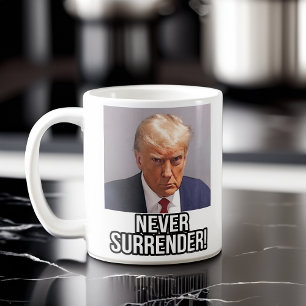 トランプ・ムグショット2024ドナルド・トランプは決して降伏しない コーヒーマグカップ