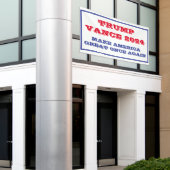 トランプ・ヴァンスが再素晴らしびアメリカを旗 横断幕 (ビルの外側)