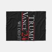 トランプ ヴァンス 24 諦めない フリースブランケット (正面(横))