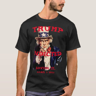 トランプ 火曜日に起訴 2023 アメリカのおじさん Tシャツ