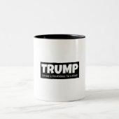 トランプ – 私は政治家ではない、私はブランドである ツートーンマグカップ (中央)