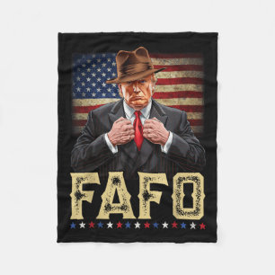 トランプFafo Fのまわりにアメリカ国旗の愛国心を見つける フリースブランケット