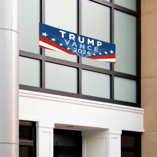 トランプVance 2024 横断幕 (ビルの外側)