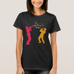 トランペットとサクソフォーンのプレーヤーイメージ Tシャツ