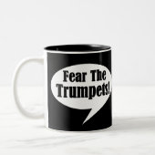 トランペットの泡話音楽を恐れて下さい ツートーンマグカップ (左)