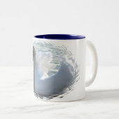 トランペットの白鳥のコーヒー・マグ ツートーンマグカップ (正面右)