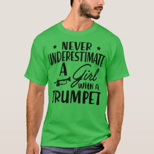 トランペットはetを持つ女の子を決して過小評価しない tシャツ