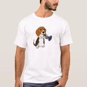 トランペットを演奏しているおもしろいなビーグル犬犬 Tシャツ (正面)