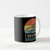 トランペット奏者の無音トランペットを破壊する コーヒーマグカップ (正面右)