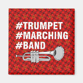 トランペット行進バンドのハッシュタグ マグネット (正面)