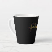 トランペット – トランペットのハートビートギフト カフェラテマグ (左アングル)