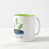 トランポおもしろいリン漫画の可愛いグリーンビーンズ ツートーンマグカップ (正面右)