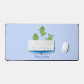 トランポおもしろいリン漫画の可愛いグリーンビーンズ デスクマット (キーボード&マウス)