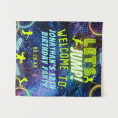 トランポリネオン誕生日パーティーサインをジャンプ タペストリー (正面(横))