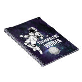 トランポリンが黒白の宇宙飛行士に働く ノートブック (右側)