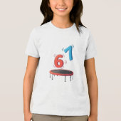 トランポリンで遊ぶ6歳と7歳 トライブレンドＴシャツ (正面)