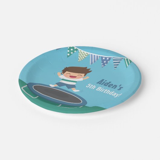 トランポリンの子供の誕生日のパーティーの紙皿の男の子 ペーパープレート (アングル)