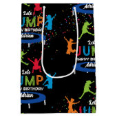 トランポリンカラフルパークジャンプ子供の誕生日パーティー ミディアムペーパーバッグ (裏面)