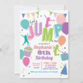 トランポリン誕生日パーティー。女の子のカラフルなジャンプ 招待状 (正面)