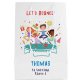 トランポリン跳び跳ね上がりパーク子供の誕生日 ミディアムペーパーバッグ (裏面)