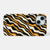 トラ柄 iPhone 15ケース (裏面横)