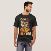 トラ父さん 面白い父の日 パパは虎 Tシャツ (正面フル)