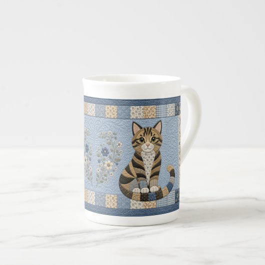 トラ猫キルト ボーンチャイナマグカップ (正面右)
