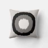 トリアモダンルろうけつ染めサークル – 灰色の色合い クッション (裏面)