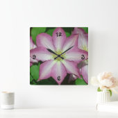トリオオブクレマチスピンクとホワイト春つる植物 スクエア壁時計 (ホーム)