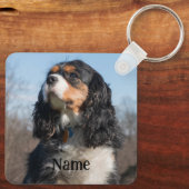 トリカラーカバリヤキングチャールズスパニエル犬ドッグ キーホルダー (裏面)