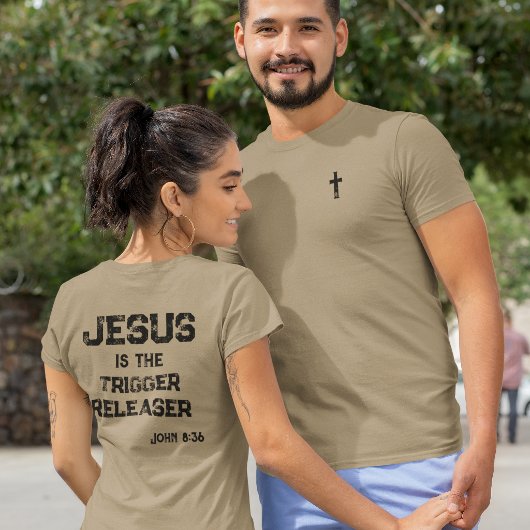 トリガーを解放するイエス・キリスト 十字架 聖書 信心 トライブレンドTシャツ