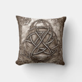 トリケトラ三位一体ノットセピアフェイクメタリックスズ クッション (正面)