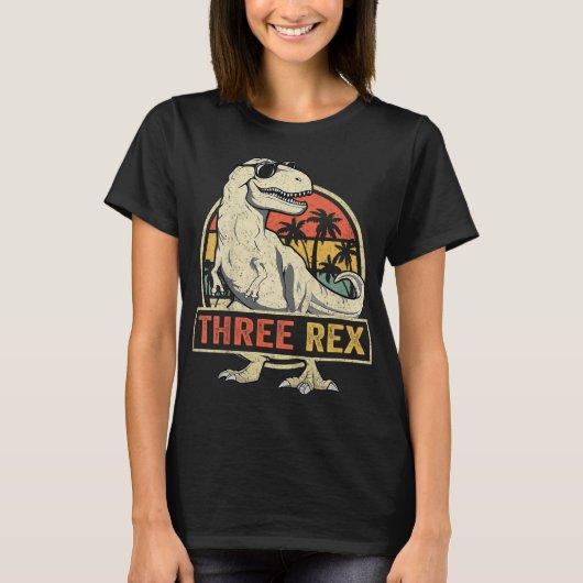 トリケラサウルス 3歳の誕生日 第三恐竜 3歳 Tシャツ (正面)
