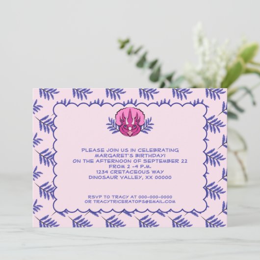 トリケラトかわいらしップピンクダノガール誕生日 招待状 (スタンド正面)
