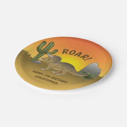 トリケラトプス恐竜サンセットデザートキッドの誕生日 ペーパープレート (アングル)