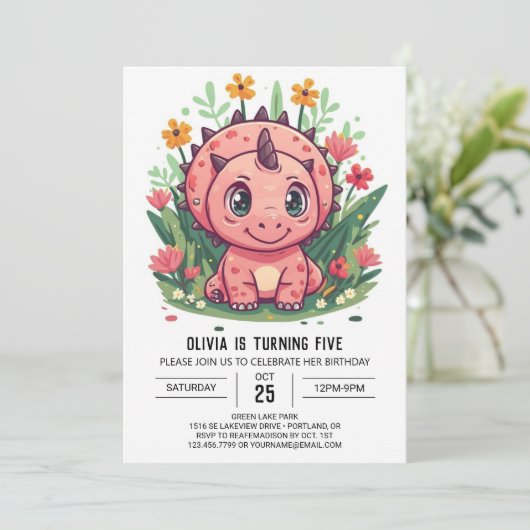 トリケラトプス編集可能な恐竜ガール誕生日 招待状 (スタンド正面)