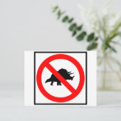 トリケラトプス・ハイウェイ標識恐竜禁止 ポストカード (スタンド正面)